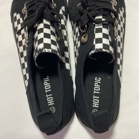 Like New Hot Topic Low Canvas Checkerboard Sneakers Size 12 - Picture 3 of 6